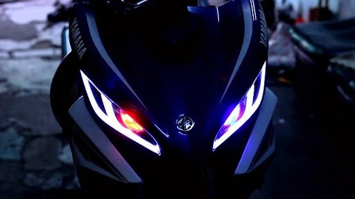 Độ đèn led cho xe máy có bị hao bình ắc quy không ?