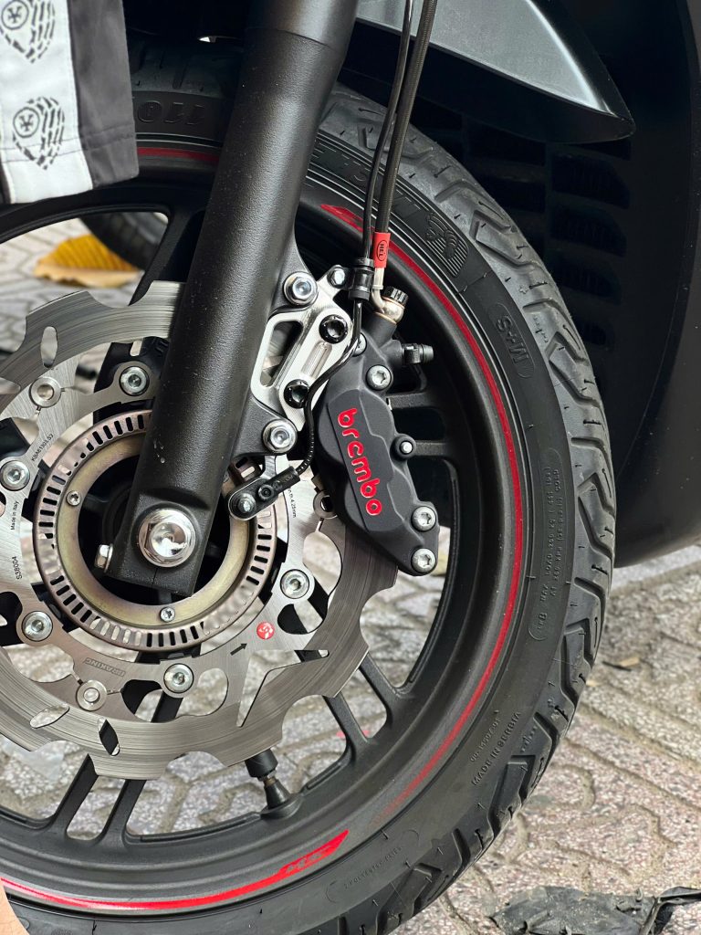 SH Len Heo Truoc Sau Brembo Den – Logo Do 9