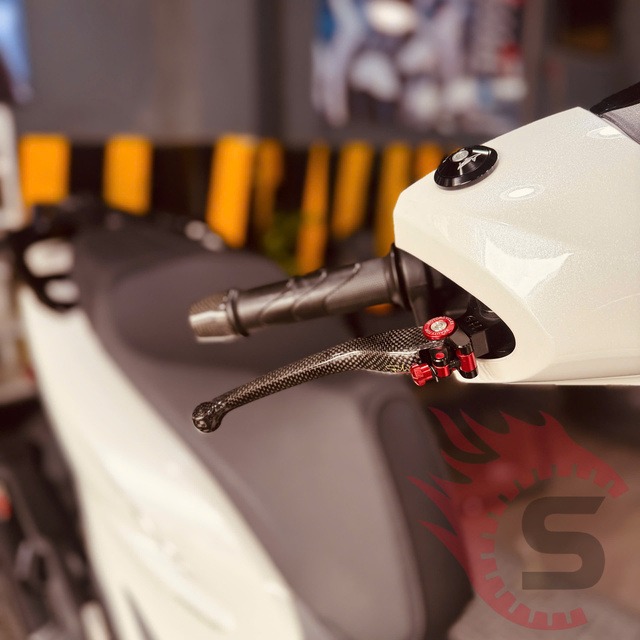 Tay Thắng Gù Carbon Cho SH160