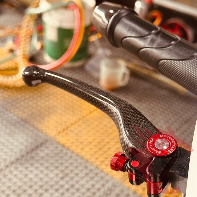 Tay Thắng Gù Carbon Cho SH160