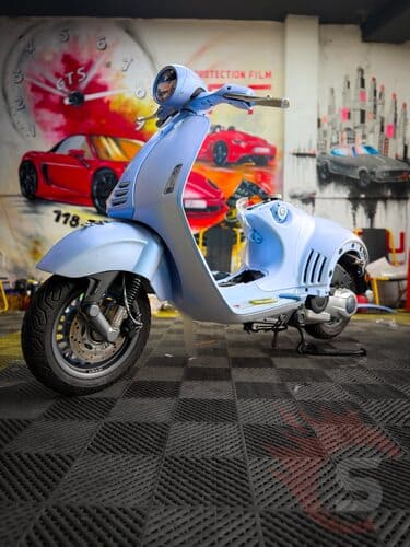 Vespa 946