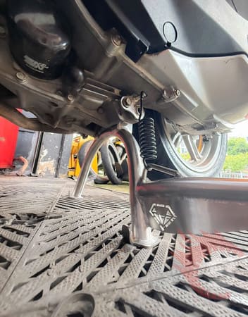 Chân Chống Đứng & Nghiêng Inox Cho Xe Tay Ga – Đẹp, Bền, Sang Tại Sài Gòn Độ Xe