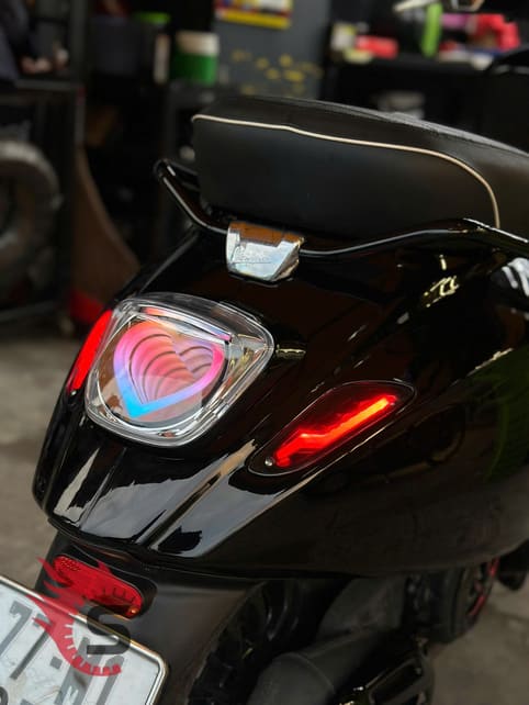 Độ Hậu Vô Cực Vespa – Sài Gòn Độ Xe