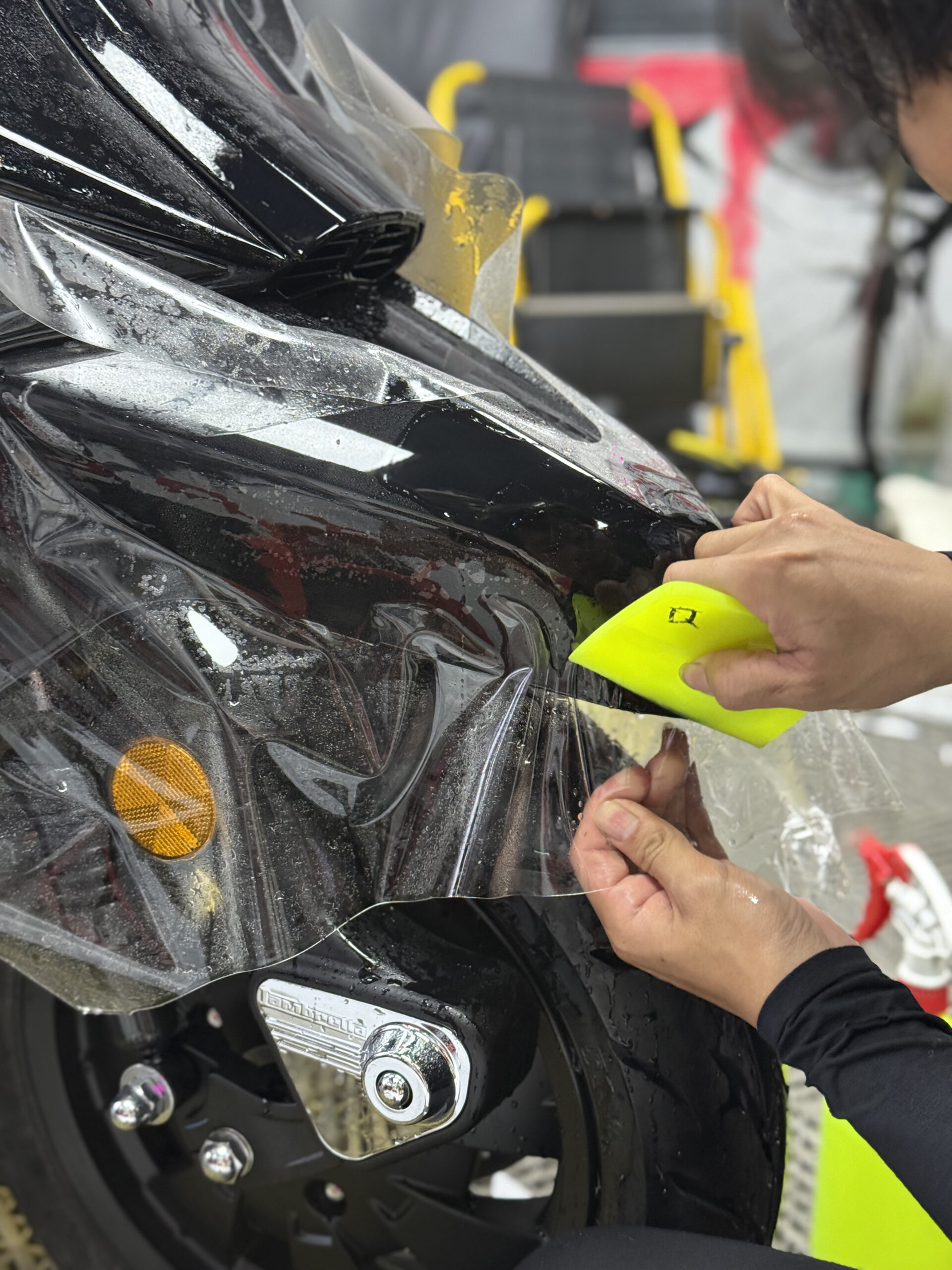 Lambretta màu trắng dán PPF chống ố