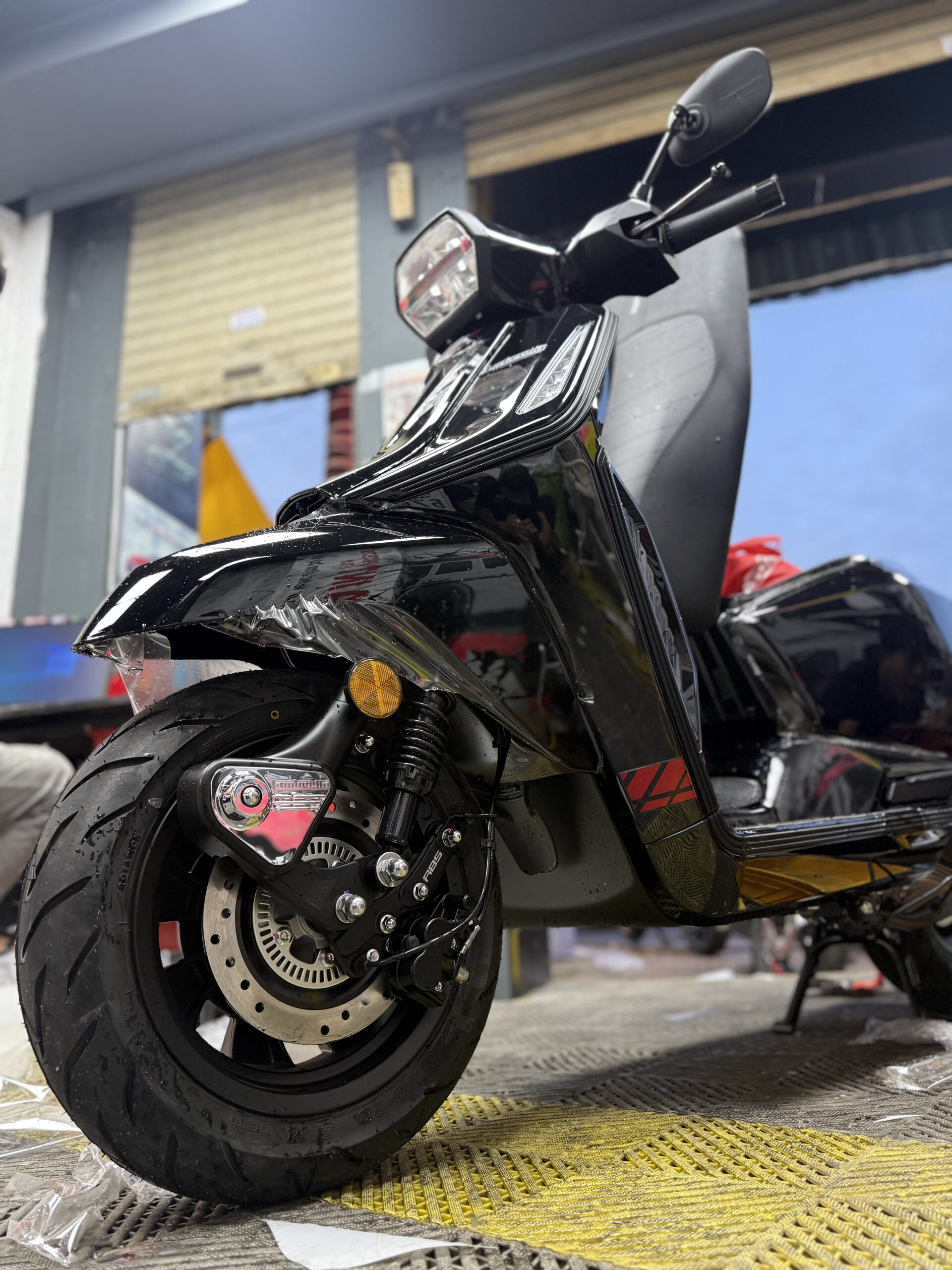 Hoàn thiện Lambretta dán full xe