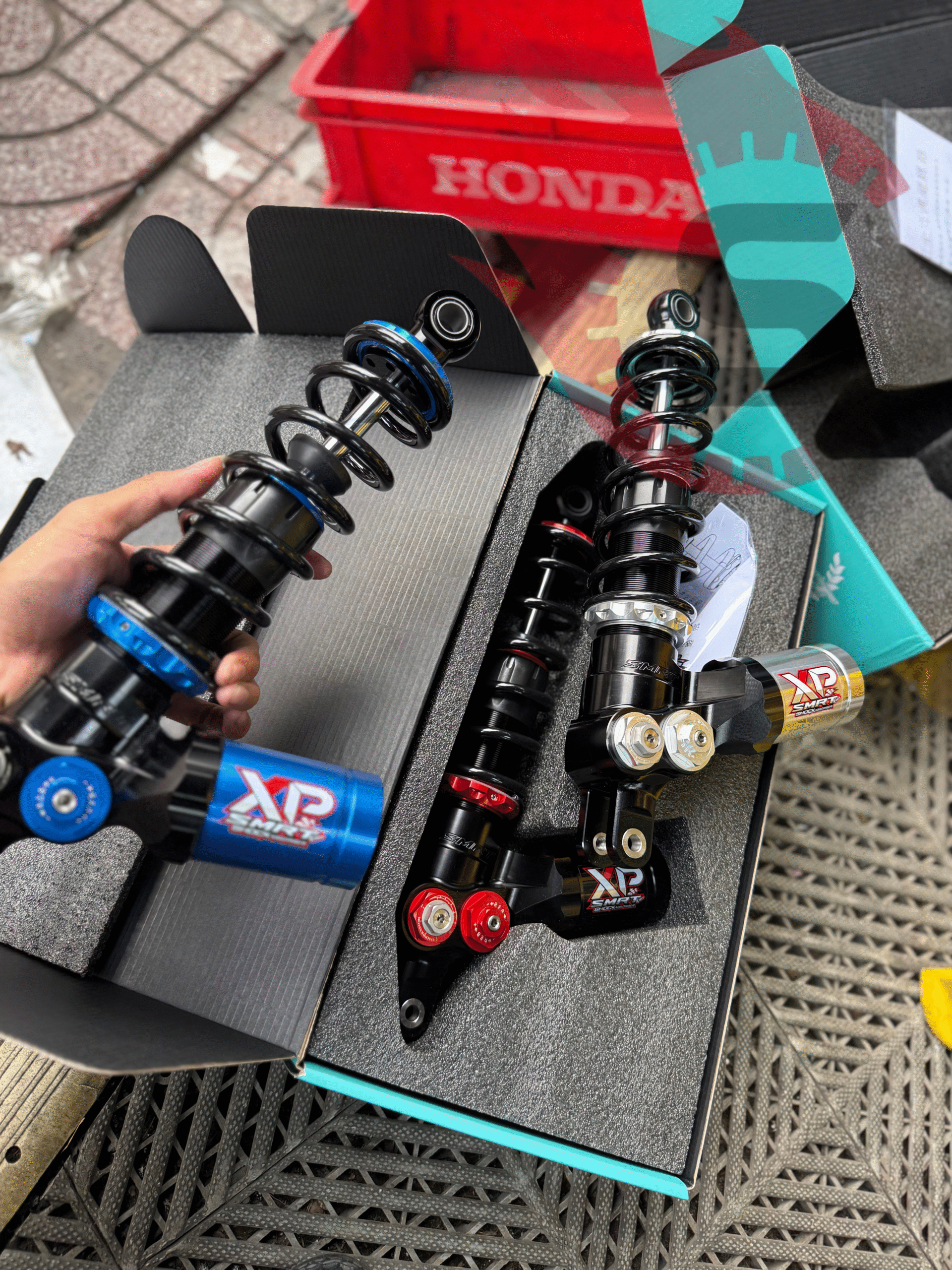 Hình ảnh thực tế phuộc XP SMRT màu Xanh và Đen Ty Vàng