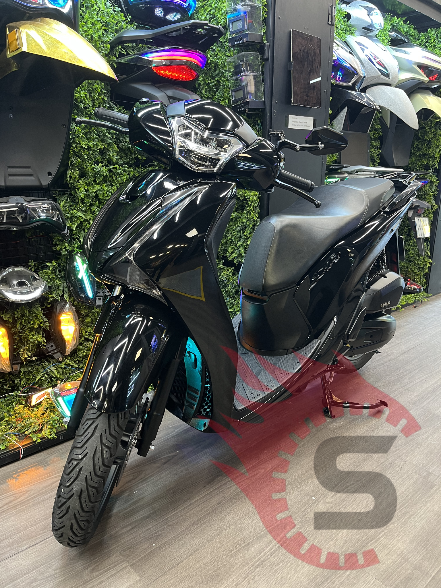 Dịch vụ sơn đổi màu xe máy tại phòng hấp hiện đại Sài Gòn Độ Xe