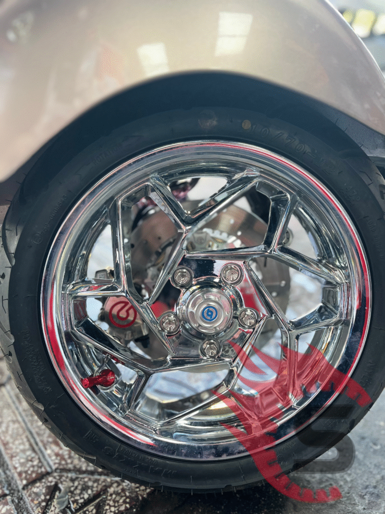 mam truoc vespa son si crom