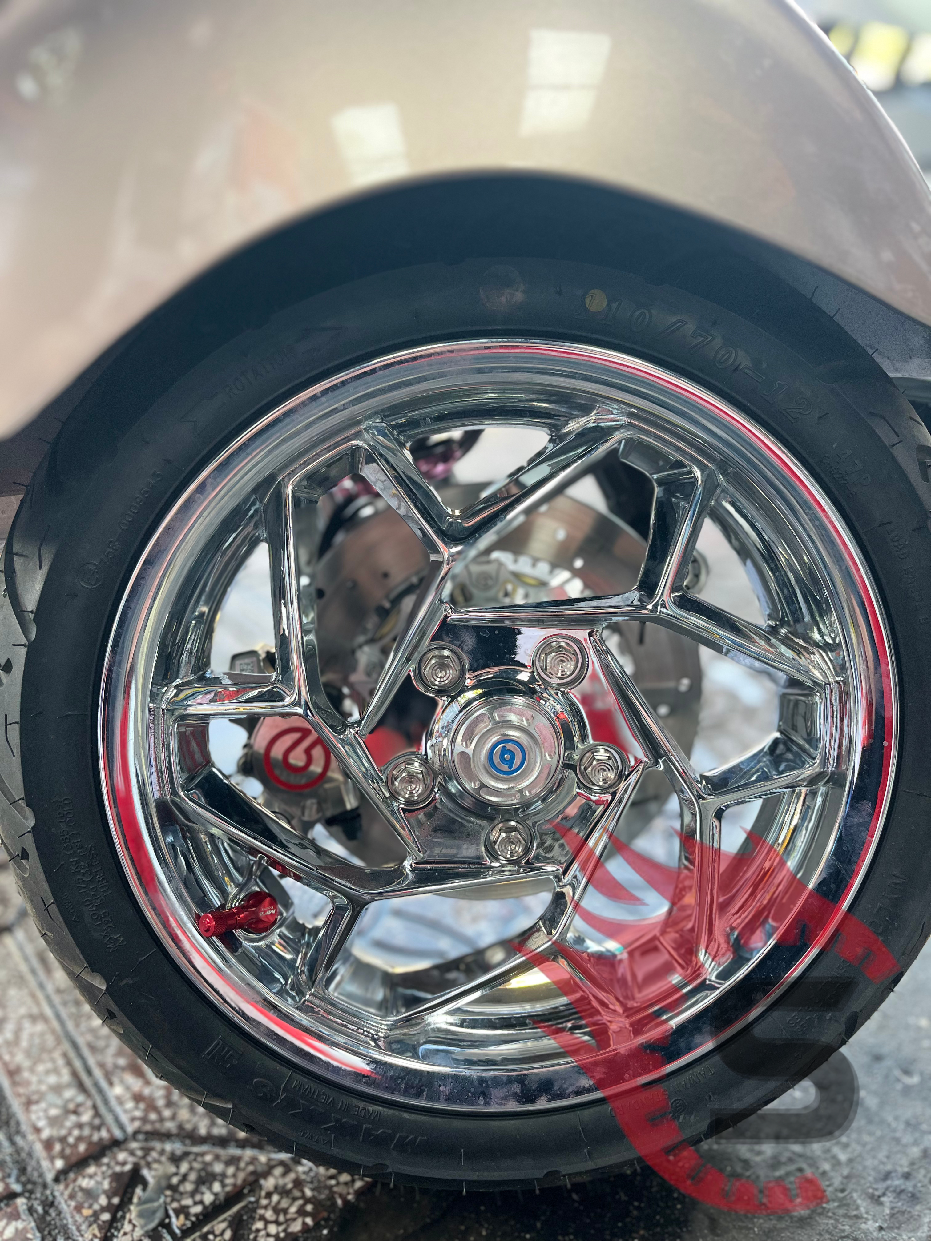 Mâm Vespa CNC xi mạ Chrome bóng loáng kết hợp heo Brembo