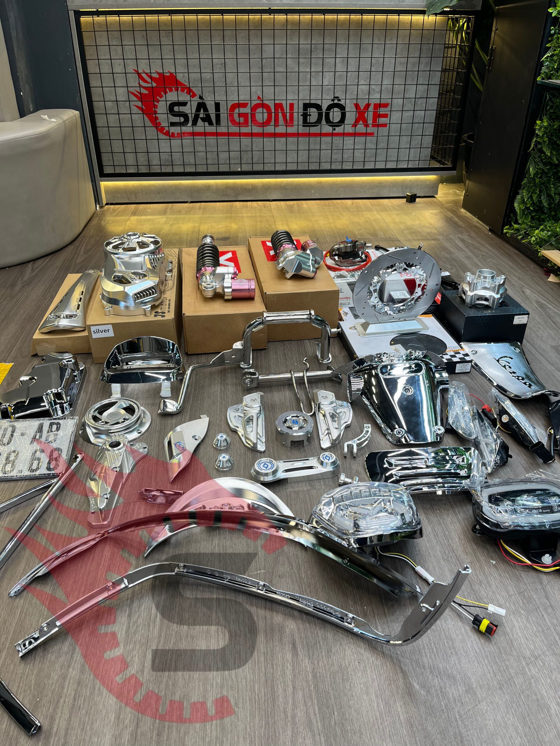 Trọn bộ đồ chơi Vespa cao cấp bày biện trước khi lắp