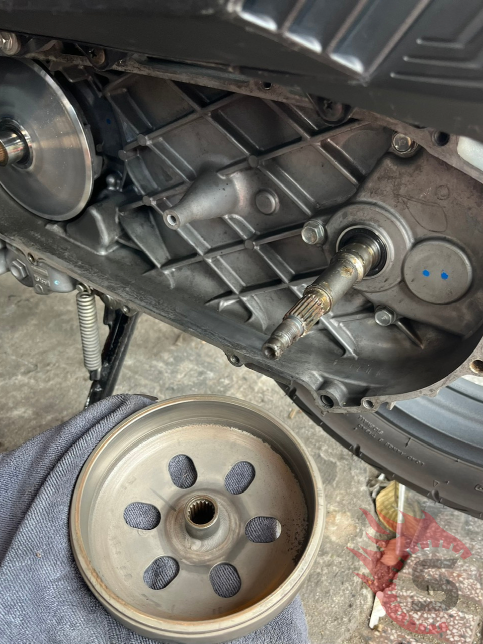 Vệ sinh nồi xe tay ga toàn diện khử tiếng kêu