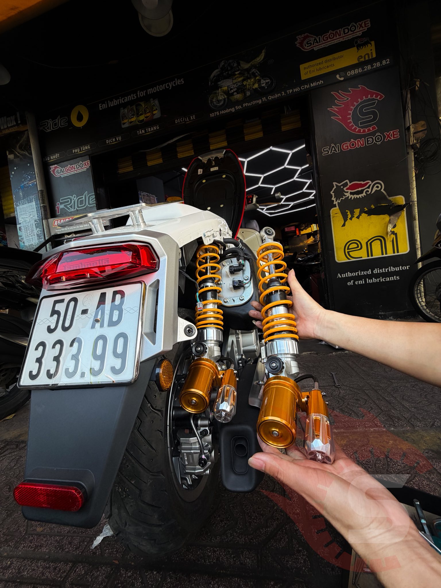 cửa hàng đồ chơi xe máy uy tín tphcm - Lắp đặt phuộc Ohlins cho Lambretta G350