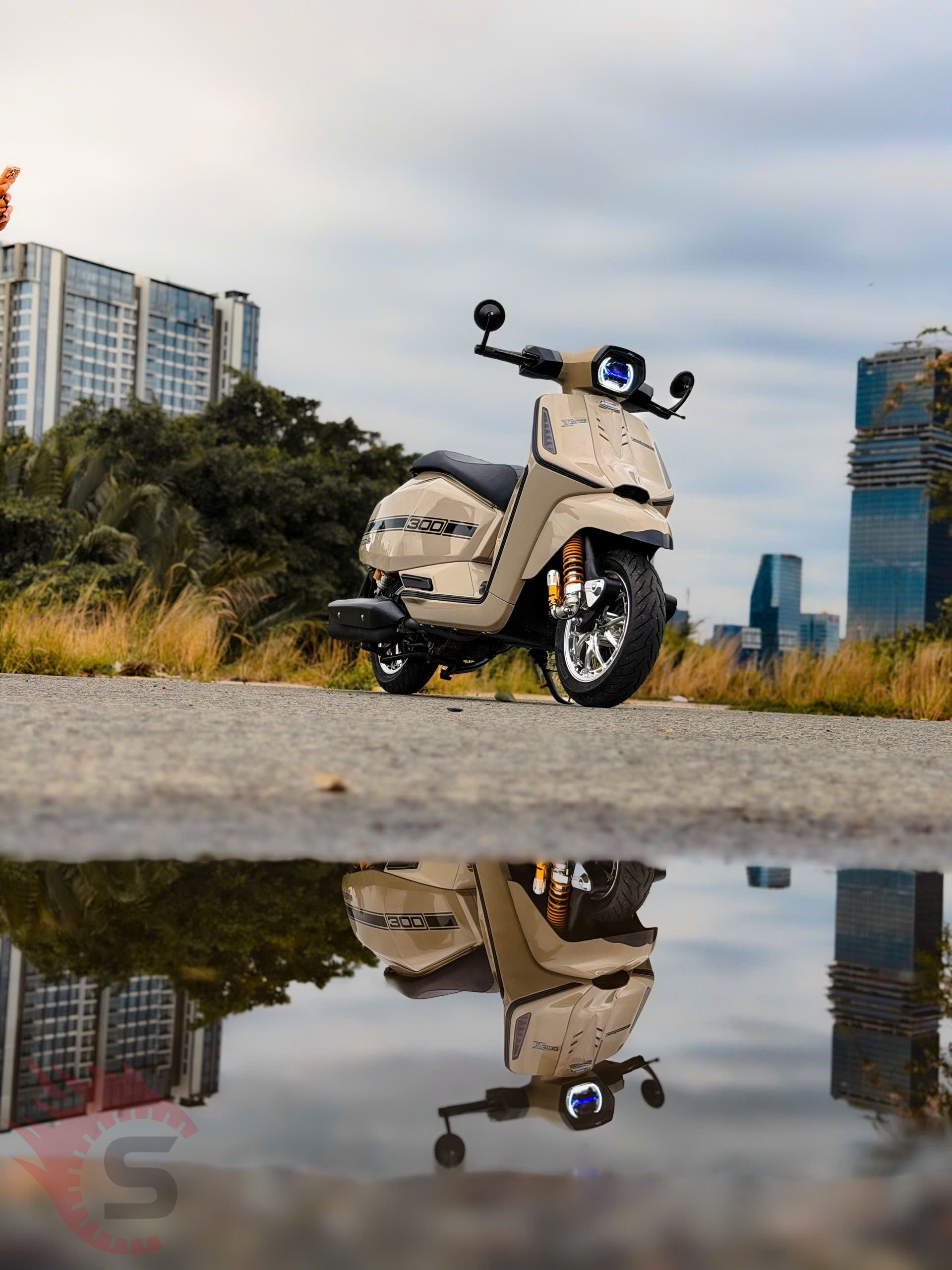Lambretta X300 góc đầu xe